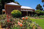 Bed & Breakfast Accommodation (Dumas House, Mt Barker)